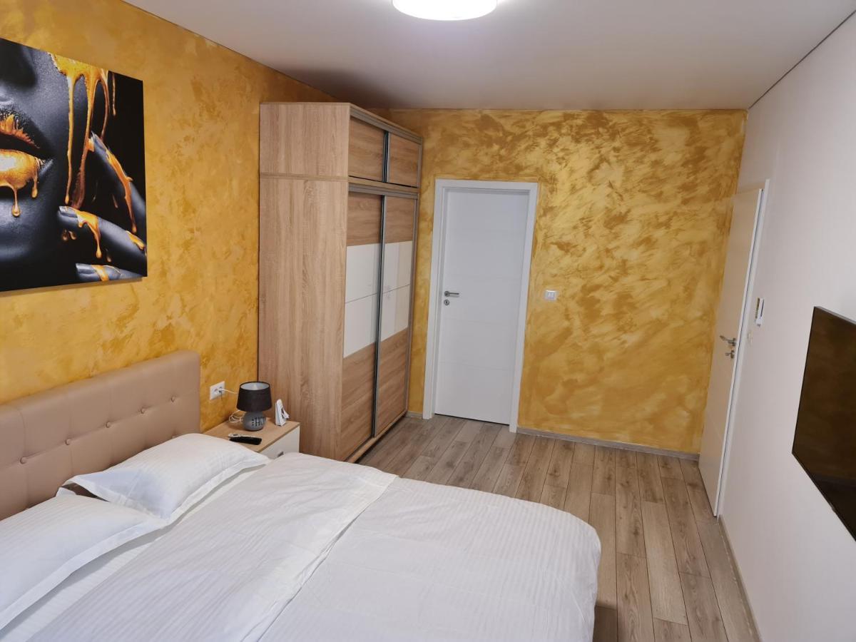 GalaţiEva Apartamentアパートメント エクステリア 写真